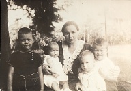 1942 Nel Met 4 Kids In Oorlogstijd Djakarta