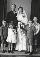 1947 03 Trouwfoto Wim+Adrie+4 Kids Leiden
