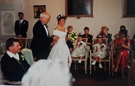 2000 07 Frits Begeleidt Arienne Naar Ton Huwelijk