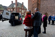 96 Afscheid Buiten